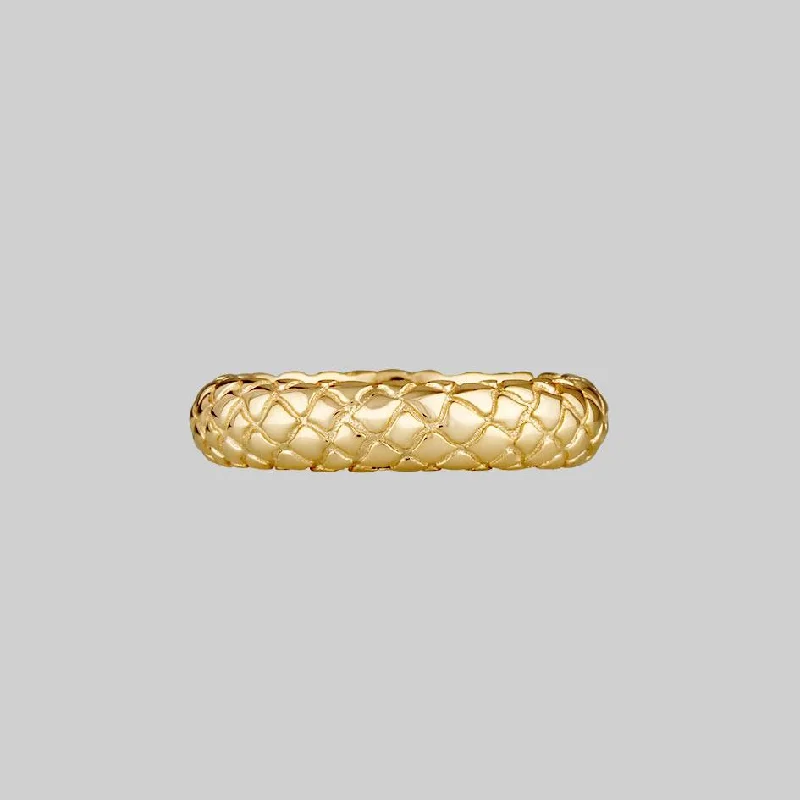 VEGA. Snake Skin Band Ring - Gold