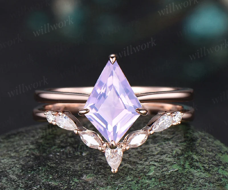 Kite cut Lavender Amethyst ring gold romantic Lilac engagement ring set 14k rose gold unique engagement ring moissanite bridal ring set for women