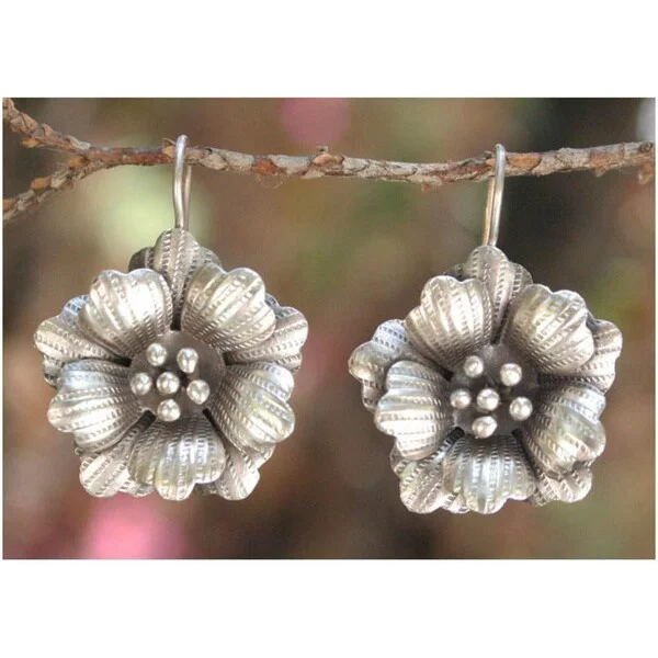 Handmade Silver 'Chiang Mai Rose' Flower Earrings (Thailand)