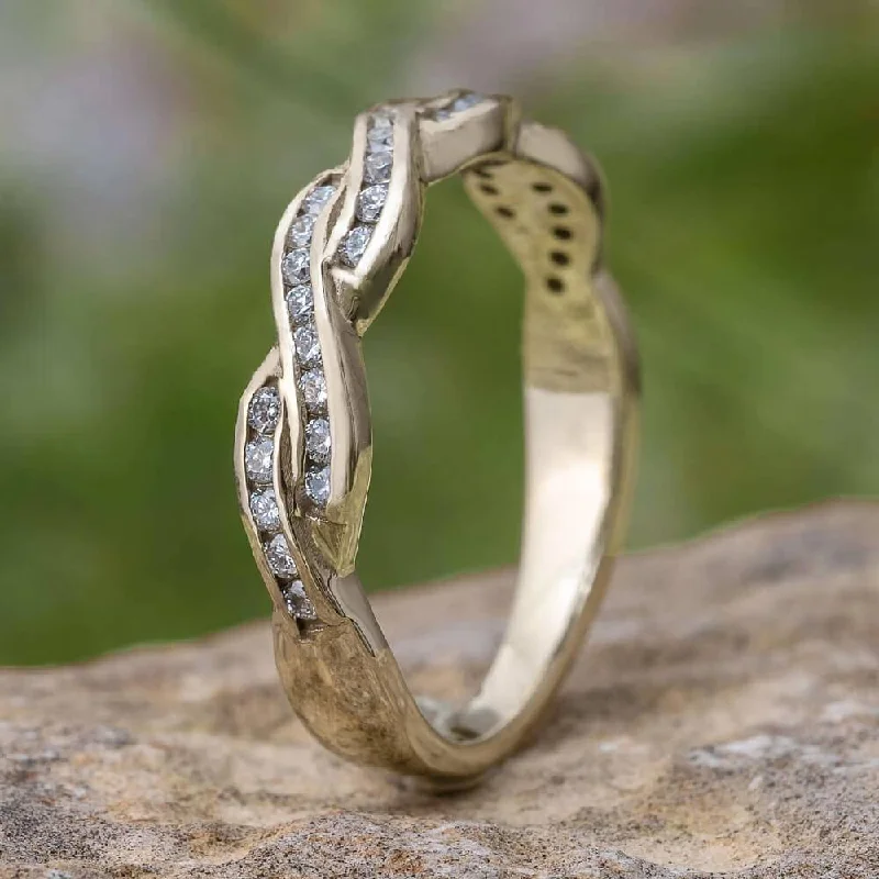 Women's Wedding Band with Diamond Twist Design