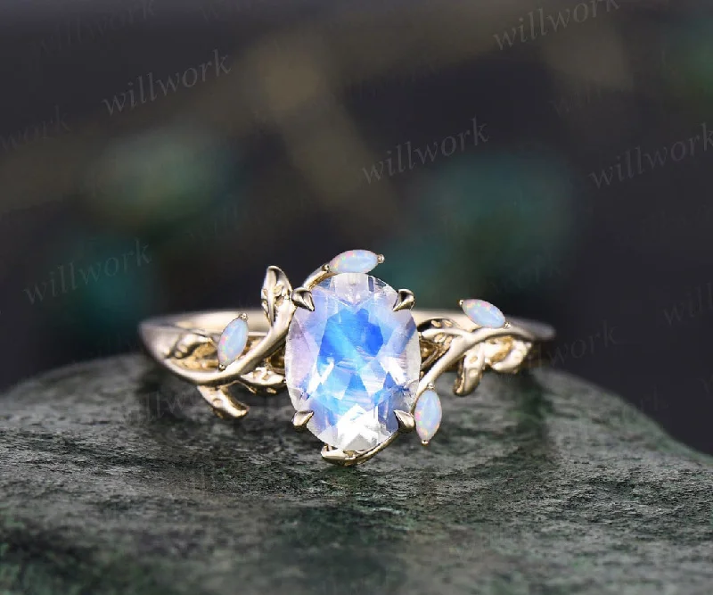 READY TO SHIP: Oval Moonstone Engagement Ring - 18k Yelllow Gold - Ring Size: 6 US